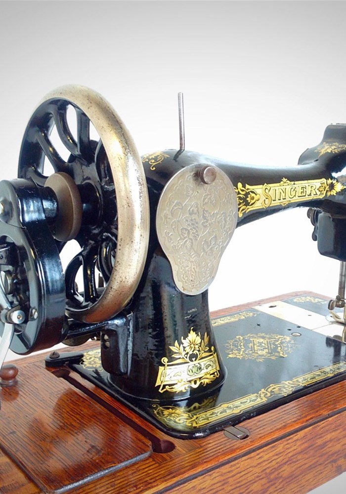 ☊ Hand-Operated Sewing Machine Soundboard.