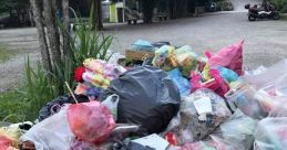 Piles of colorful trash bags and scattered waste, highlighting the issue of random 丟 in urban areas.