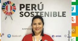 Alejandra Carrasco at the Perú Sostenible event, proudly holding an award, showcasing her commitment to sustainability.